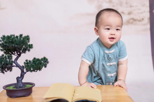 连云港六个月宝宝摇头正常吗